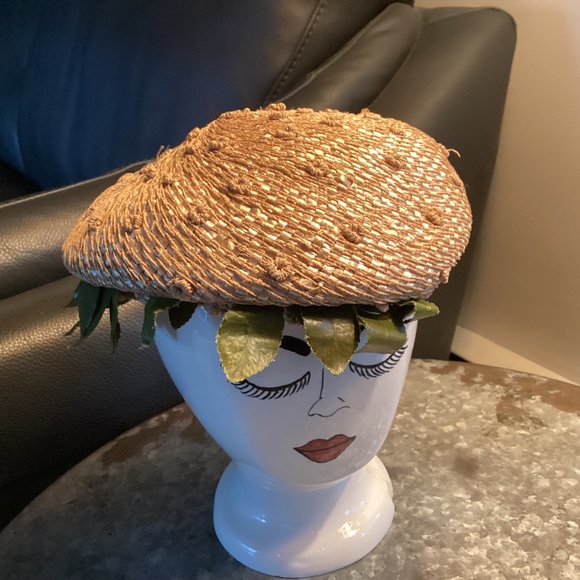 VINTAGE STRAW TAM. DARLING HAT Accessories - STRAW HAT. BERET STYLE. VINTAGE DESIGN. MUST SEE